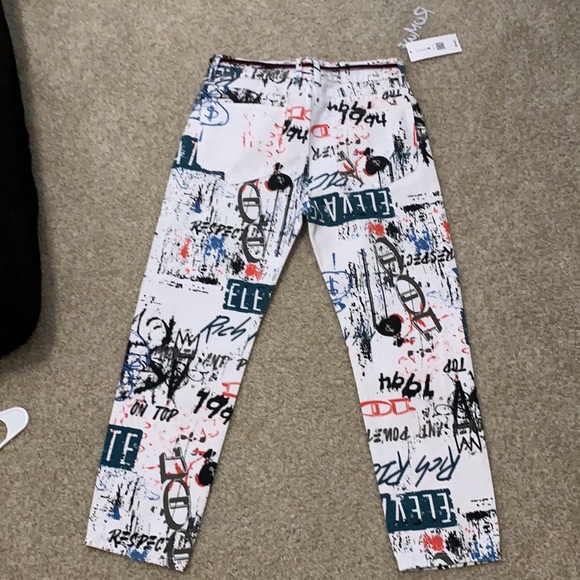 Graphic Jeans - Picture 2 of 3
